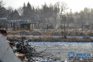 Na zdjęciu ogródki działkowe w porze zimowej.