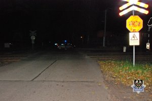 Na zdjęciu przejazd kolejowy bez zapór.