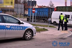 Na zdjęciu policjanci podczas pełnienia służby.