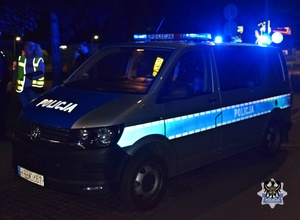 Na zdjęciu radiowóz policyjny.