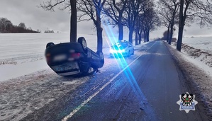 W najbliższym czasie niesprzyjające warunki pogodowe na drogach. Wałbrzyscy policjanci apelują o ostrożność
