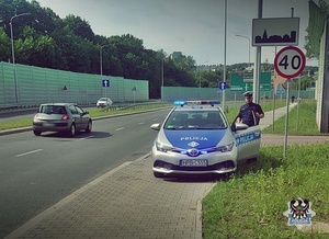 Na zdjęciu policjanci biorący udział w akcji ustawieni na ul. Wieniawskiego.