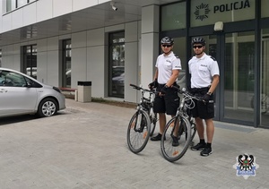 Na zdjęciu policyjny patrol rowerowy.