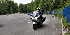 policjant na motocyklu