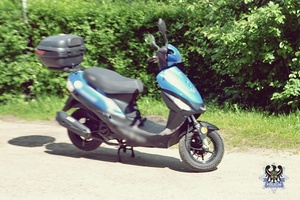 Na zdjęciu odzyskany motorower.