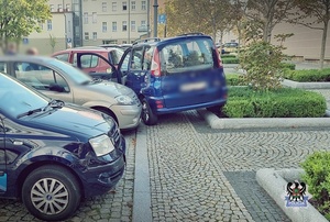 Na zdjęciu samochody biorące udział w zdarzeniu na pl. Rycerskim.