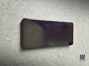 Na zdjęciu przykładowy telefon komórkowy.