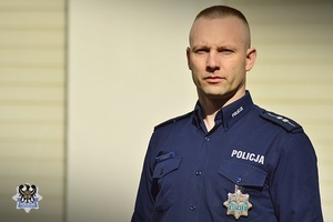 Na zdjeciu asp. Arkadiusz Rusiecki.
