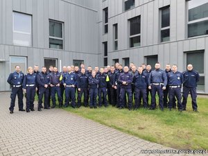 Na zdjęciu policjanci biorący udział w konkursie.