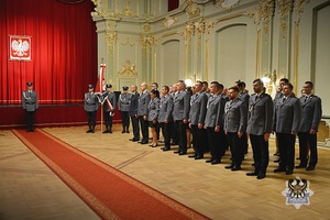 Na zdjęciu policjanci podczas uroczystości Święta Policji w 2023 roku w Teatrze Zdrojowym w Szczawnie-Zdroju.