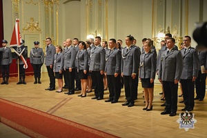 Na zdjęciu policjanci podczas uroczystości Święta Policji w 2023 roku w Teatrze Zdrojowym w Szczawnie-Zdroju.