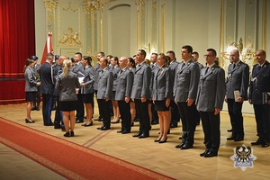 Na zdjęciu policjanci podczas uroczystości Święta Policji w Teatrze Zdrojowym w Szczawnie-Zdroju.