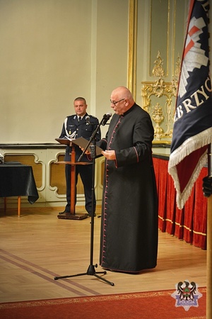 Na zdjęciu przemawia ksiądz.