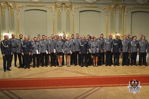 Na zdjęciu policjanci podczas uroczystości Święta Policji w Teatrze Zdrojowym w Szczawnie-Zdroju.