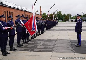 Uroczystość ślubowania- oddawanie honorów