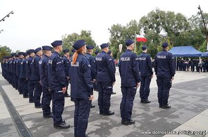 policjanci podczas uroczystości