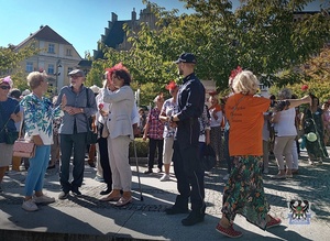 Na zdjęciu policjant w trakcie otwarcie wałbrzyskich senioraliów.