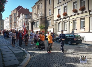 Na zdjęciu policjant w trakcie otwarcie wałbrzyskich senioraliów.