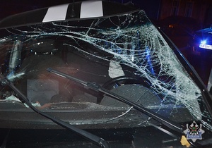 Na zdjęciu szyba uszkodzonego pojazdu.