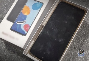 Na zdjęciu przykładowy telefon komórkowy.