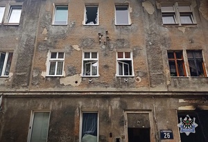 Na zdjęciu budynek, kory uległ uszkodzeniu.