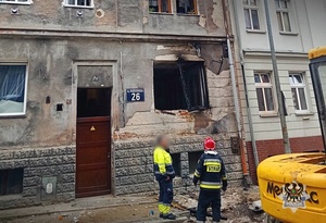 Na zdjęciu budynek, kory uległ uszkodzeniu.