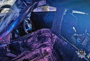 Na zdjęciu uszkodzony w wyniku kolizji drogowej samochód osobowy.