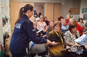 Na zdjęciu organizatorzy debaty oraz jej uczestnicy.