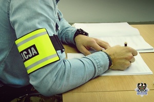 Policjant podczas przesłuchania