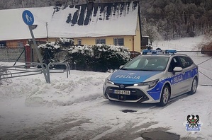 Na zdjęciu policyjny radiowóz.