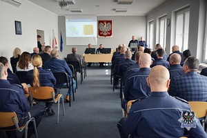 Na zdjęciu policjanci oraz zaproszeni goście podczas odprawy rocznej w gmachu Komendy Miejskiej Policji w Wałbrzychu.