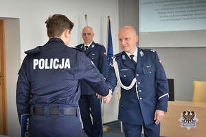 Na zdjęciu policjanci podczas uroczystego ślubowania.
