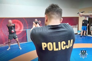Na zdjęciu wałbrzyscy policjanci podczas ćwiczeń z kontrterrorystami.