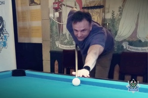 Na zdjęciu uczestnicy turnieju bilardowego.