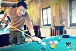 Na zdjęciu uczestnicy turnieju bilardowego.