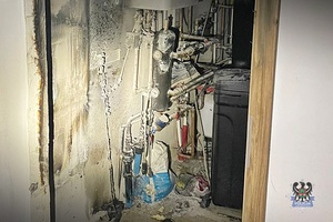 Na zdjęciu uszkodzona instalacja w kotłowni.