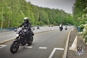 Na zdjęciu uczestnicy szkolenia motocyklowego.