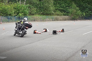 Na zdjęciu uczestnicy szkolenia motocyklowego.