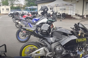 Na zdjęciu uczestnicy szkolenia motocyklowego.