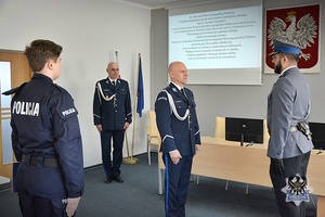 Na zdjęciu policjanci podczas ślubowania.