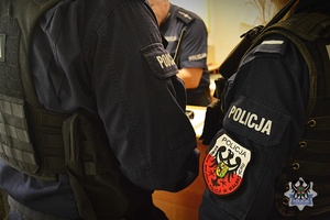 Na zdjęciu policjanci.