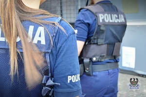 Na zdjęciu policjanci .