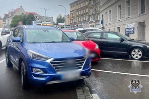 Na zdjęciu samochody biorące udział w zdarzeniu drogowym.