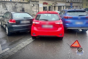 Na zdjęciu samochody biorące udział w zdarzeniu drogowym.