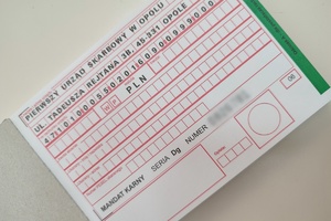 Zdjęcie poglądowe przedstawiające druczek mandatu karnego