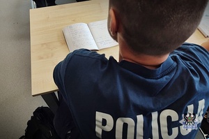 Na zdjęciu policjanci biorący udział w szkoleniu podoficerskim.