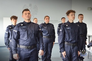 Na zdjęciu policjanci podczas uroczystości ślubowania.