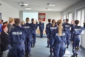 Na zdjęciu policjanci podczas uroczystości ślubowania.