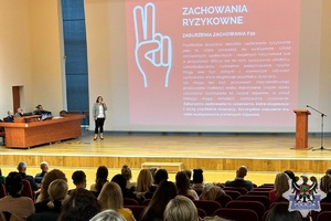 Zdjęcia przedstawiające prelegentów oraz publiczność podczas konferencji dot. odpowiedzialności karnej nieletnich