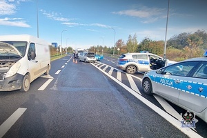 Na zdjęciu uszkodzony w wyniku kolizji drogowej samochód.